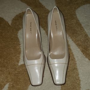 New Nine West leather pumps